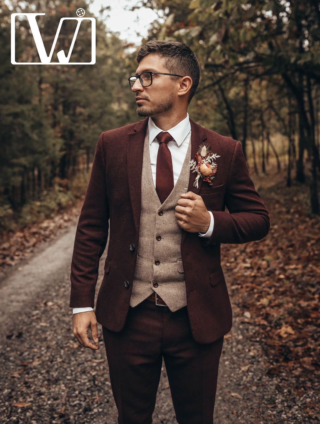 Semi-formal three-piece suit with contrast vest